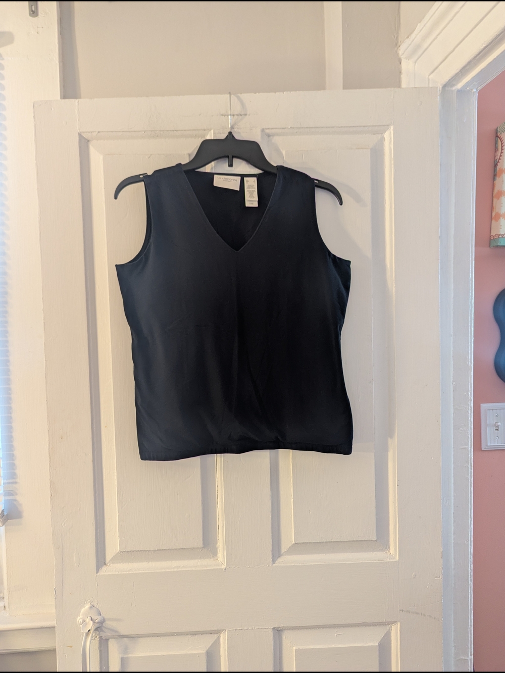 Liz Claiborne Black V-Neck Sleeveless Shell